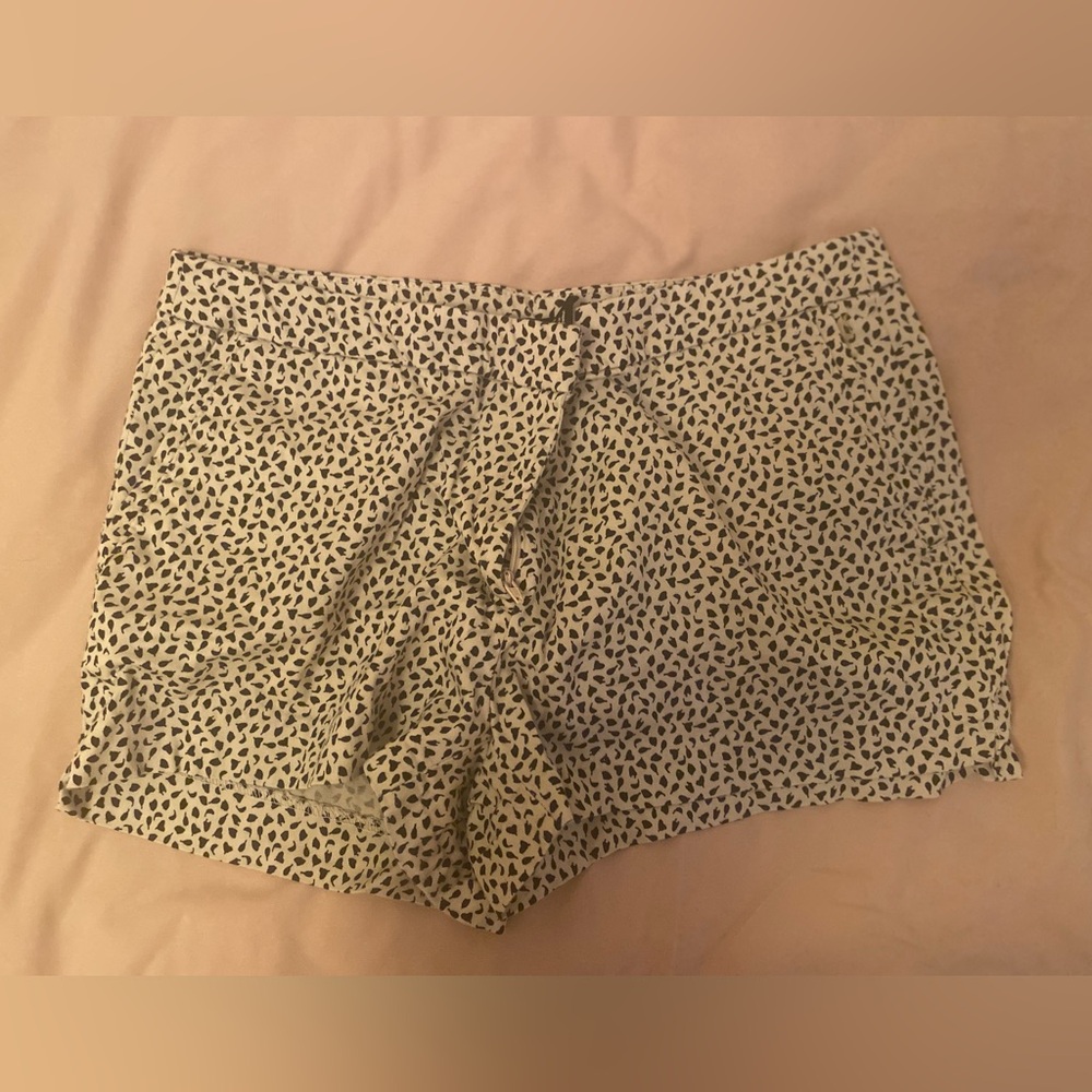 Great condition black and white pattern shorts from H&M